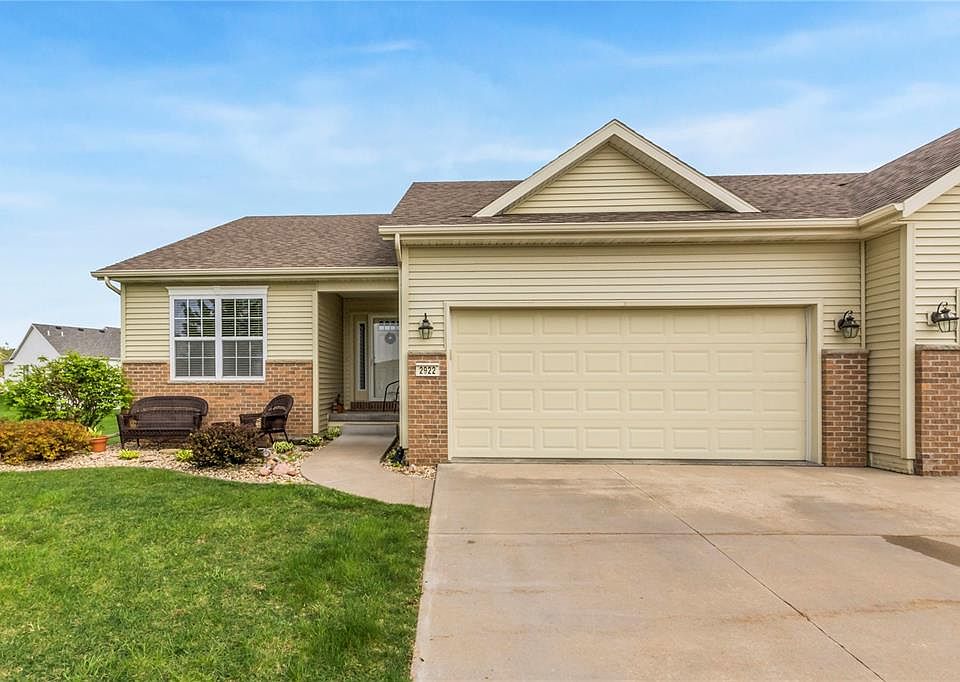 1st image of 2922 Stone Creek Ct