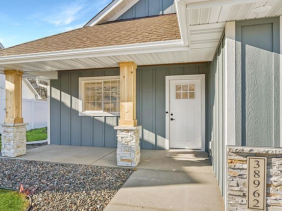 3rd image of 38962 Elm Ct