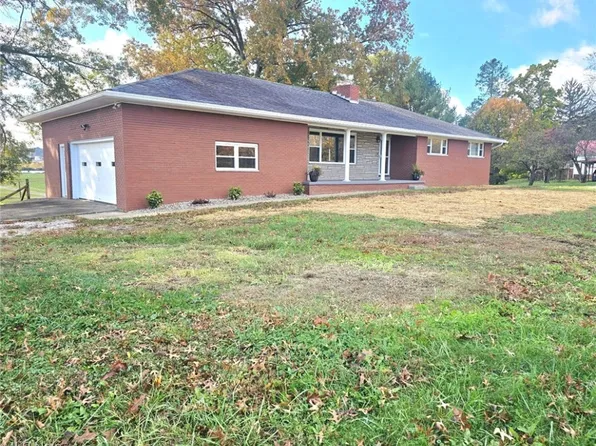 56 Carson Ln, Little Hocking, OH 45742