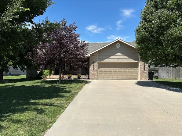 116 Tanglewood Dr, Dodge City, KS 67801