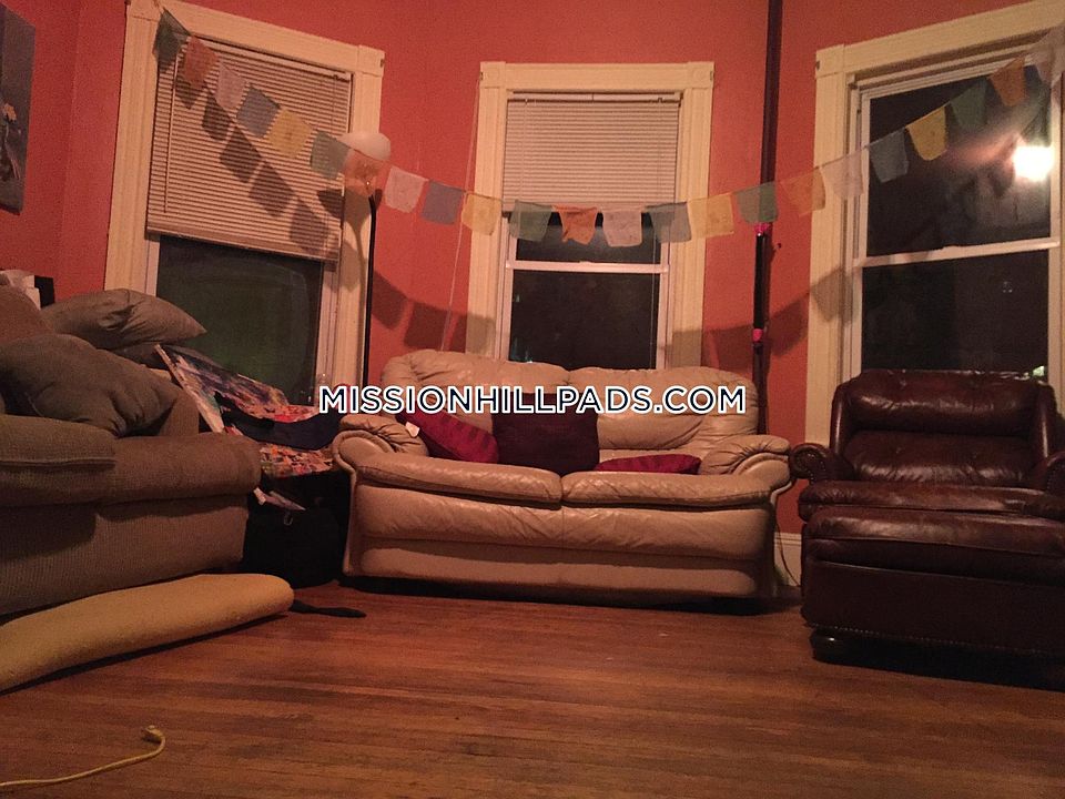 2nd image of 91 Hillside St #U2a