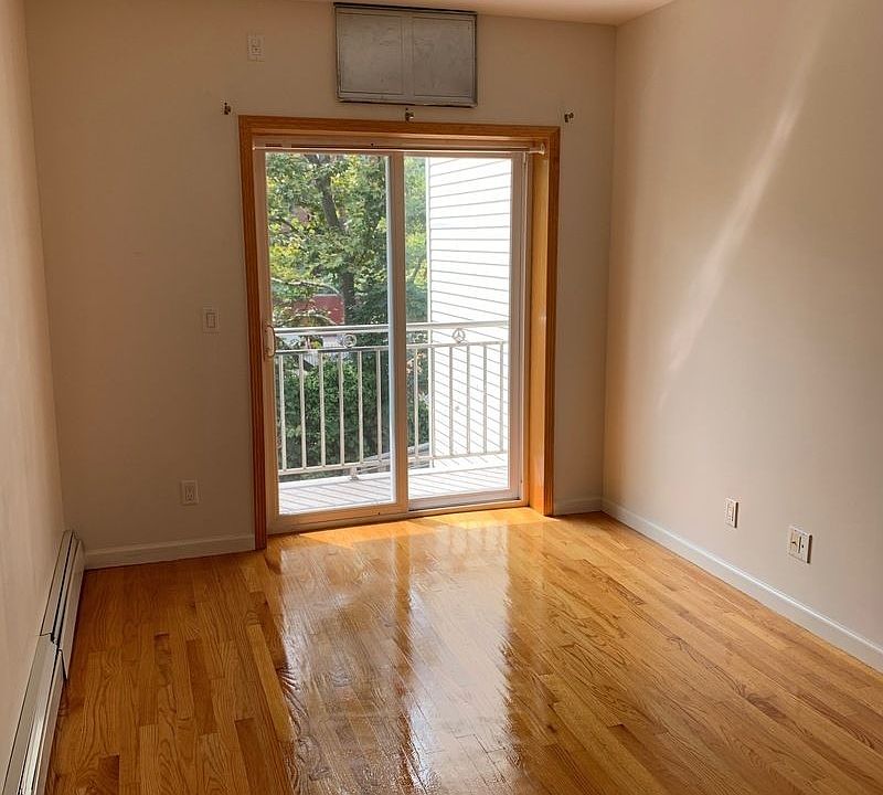 1st image of 984 52nd St APT 3R