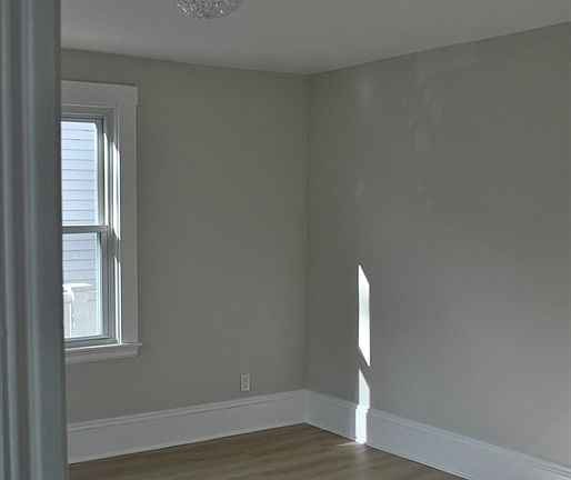 4th image of 105 Sycamore St