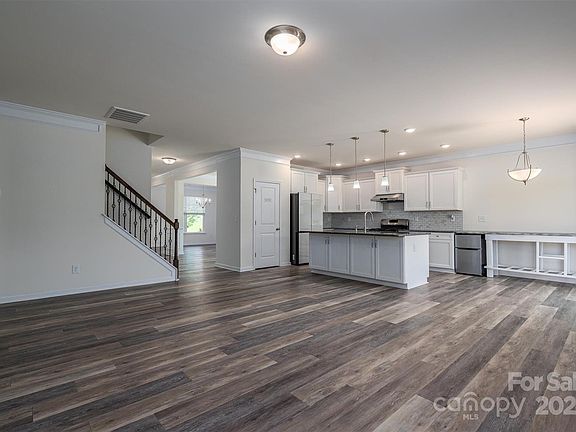 5th image of 1419 Wiggins Dr