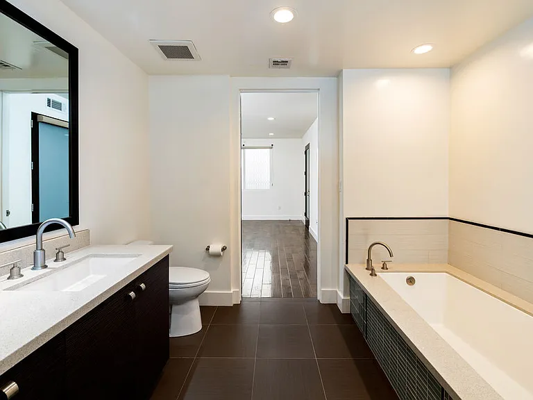 1304 Roxbury Dr #103 — Photo 20
