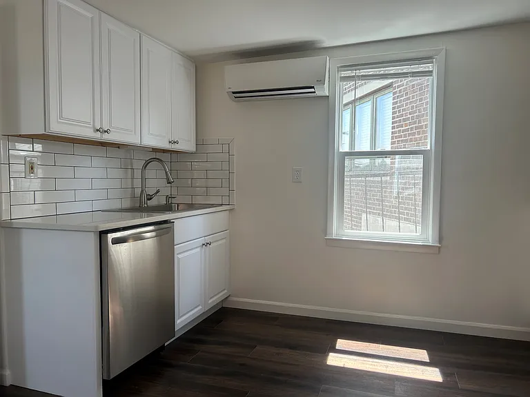 18 Main St #5 — Photo 3