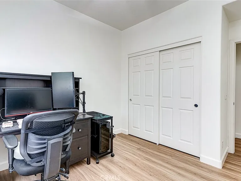 15220 Cambridge St — Photo 28