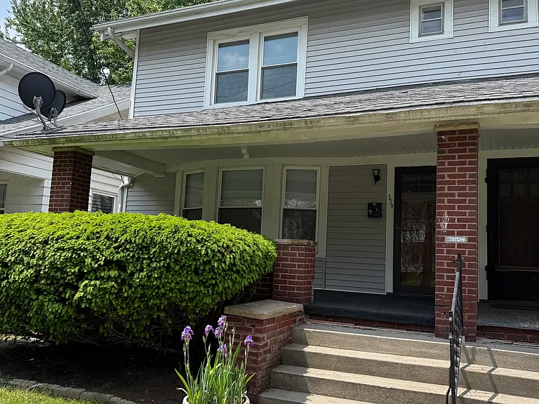 1438 Vassar Dr — Photo 12