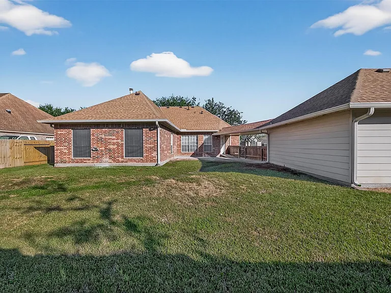2834 Martina Dr — Photo 30