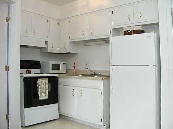 5th image of 343 Firwood Dr APT 3