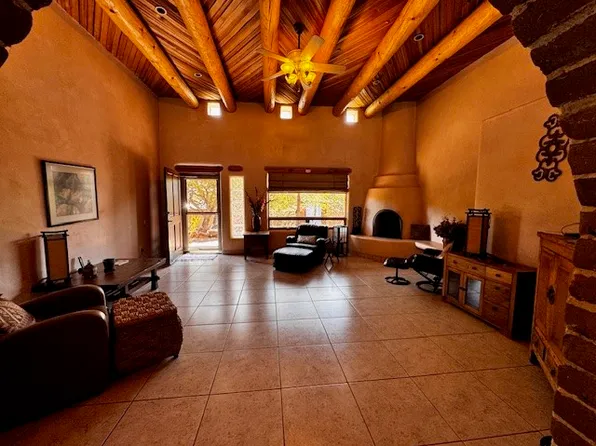 7 W Azulejo Ct, Santa Fe, NM 87508