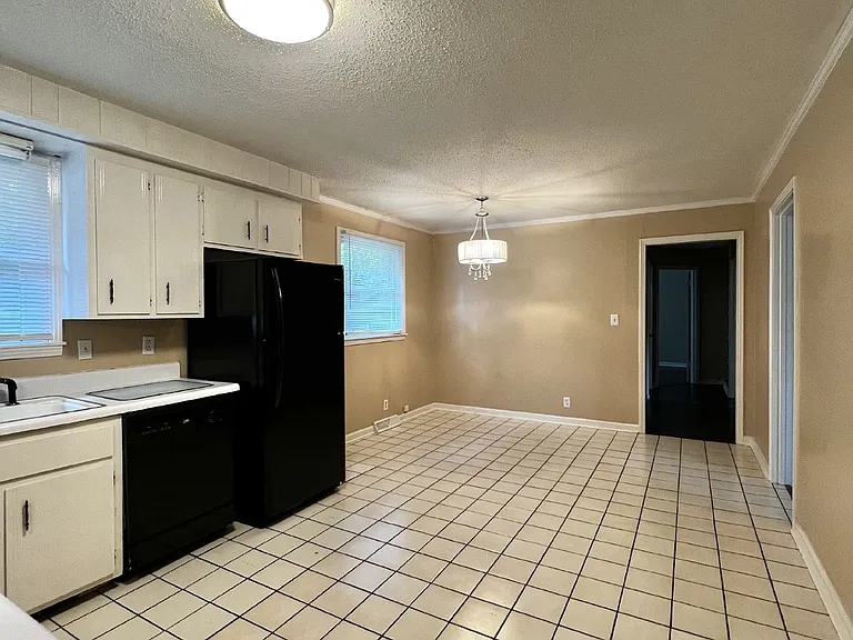 365 Welchwood Dr — Photo 3