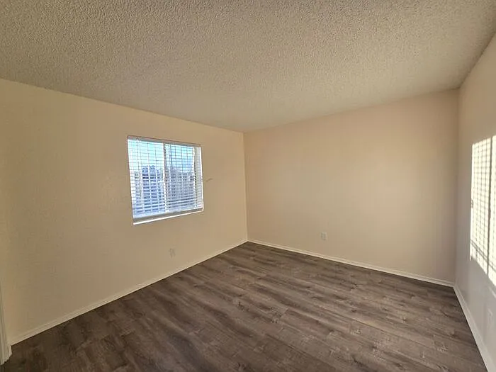 2843 E 17th St #7 — Photo 12