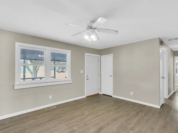 2410 Campbell Dr, Champaign, IL 61821