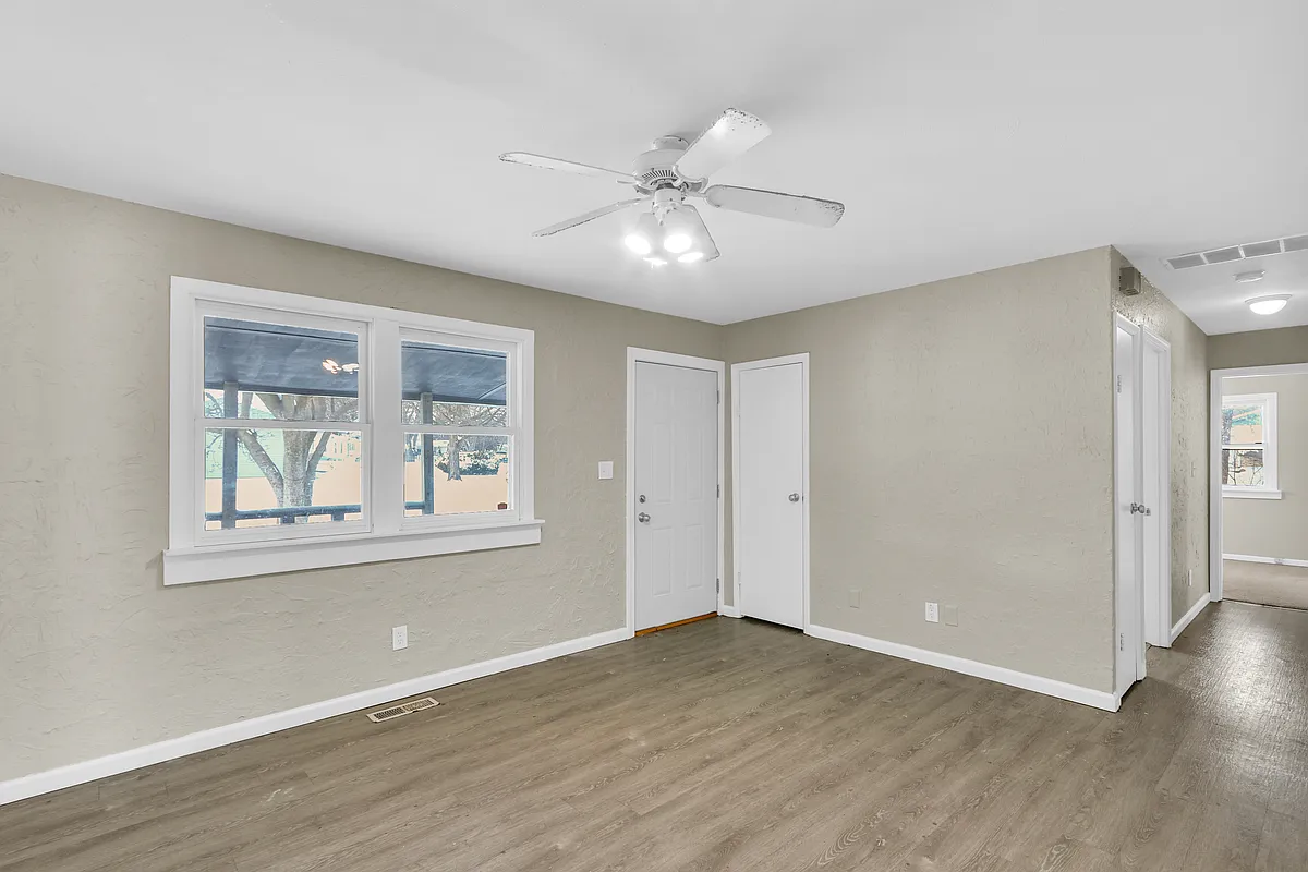 Building Photo - 2410 Campbell Dr
