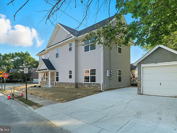 2nd image of 724 Woodlawn Ave