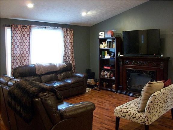 2nd image of 871 Eichelberger Dr