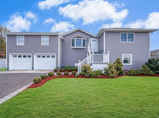 57 Verdi Ter, Lindenhurst, NY 11757