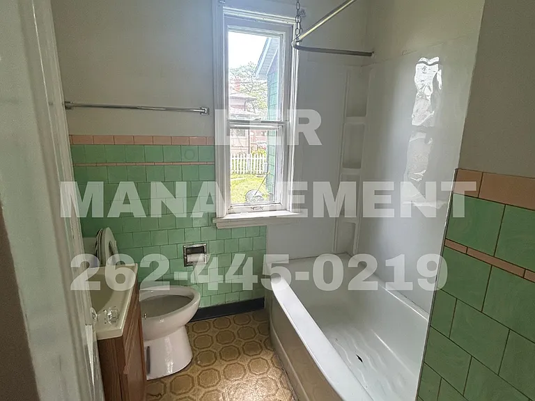 920 62nd St — Photo 8
