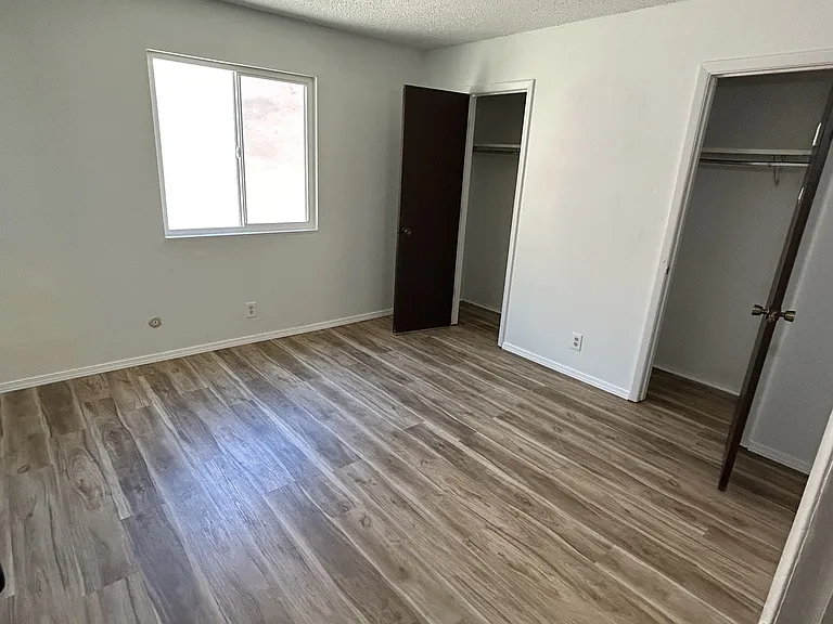 604 Mountain View Ave NE — Photo 16