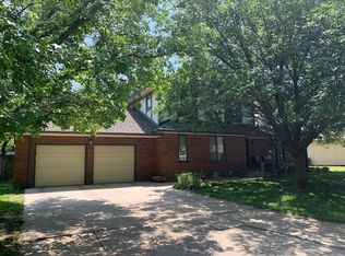 275 S Gleneagles Ct, Wichita, KS 67209