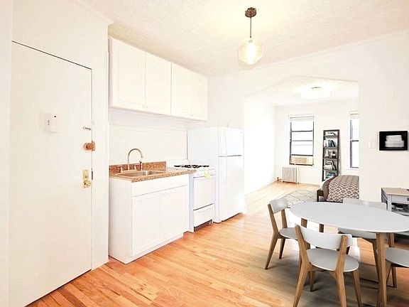 2nd image of 241 Mulberry St APT 24