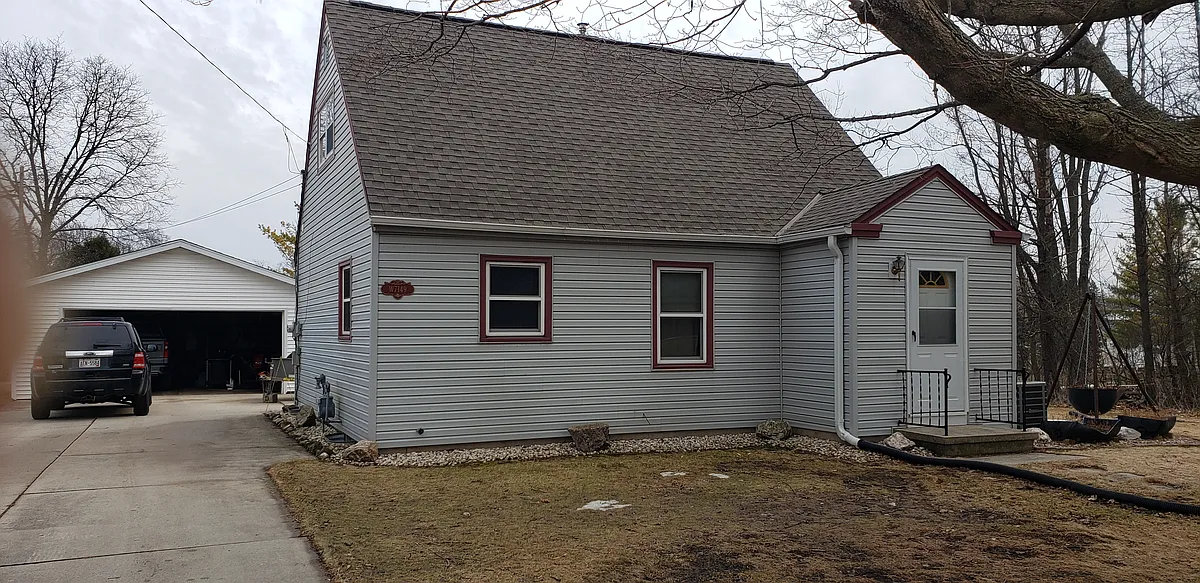 Building Photo - W7149 School Dr