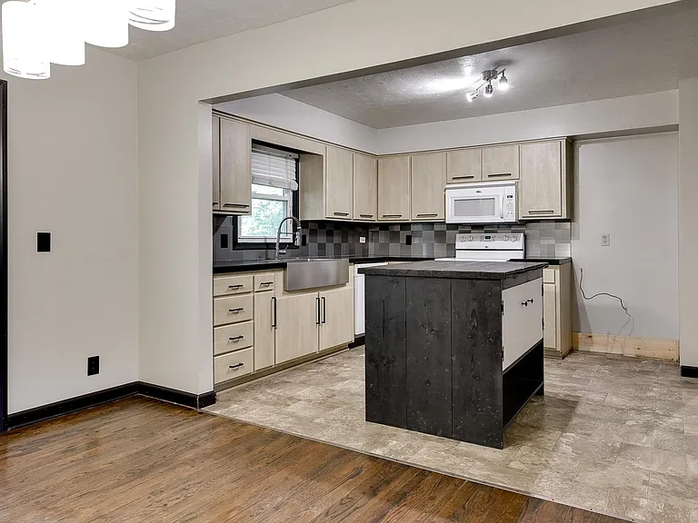 9630 Taylor St — Photo 18
