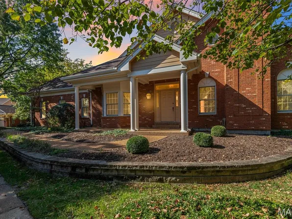 319 Carlyle Lake Dr, Saint Louis, MO 63141