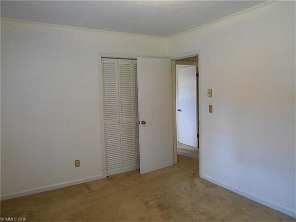 4th image of 99 Pleasant Valley Dr