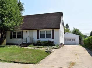 3306 Continental Dr, Lansing, MI 48911