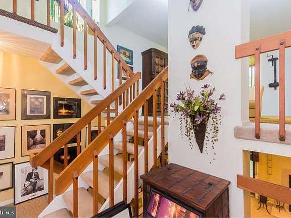3rd image of 601 Bismark Way