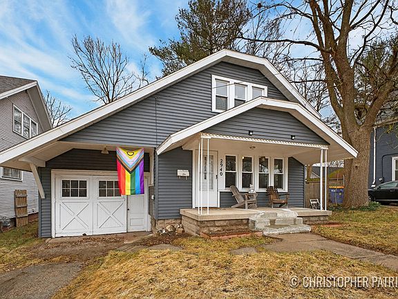 2nd image of 2940 Coit Ave NE