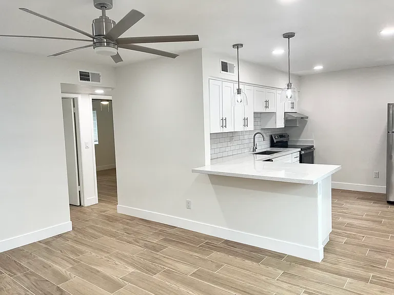 2025 N Richland St #B — Photo 1