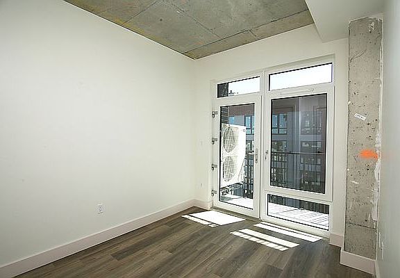 2nd image of 20 Prescott Pl APT 4E