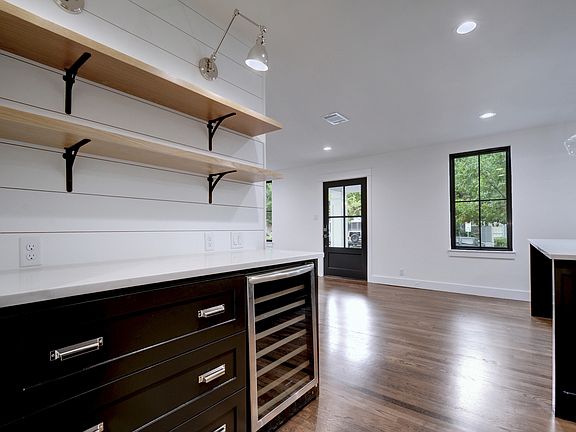 5th image of 1110 W 22nd St #Cottage