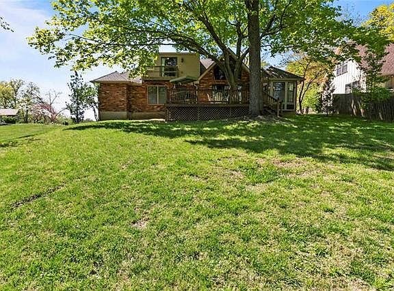 2nd image of 1329 Camelot Dr