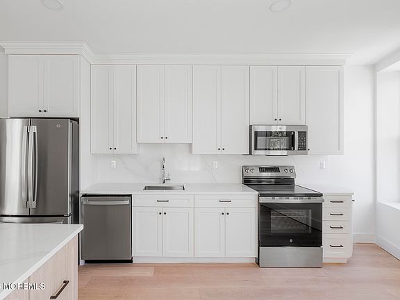 5th image of 9 Wharf Ave #1