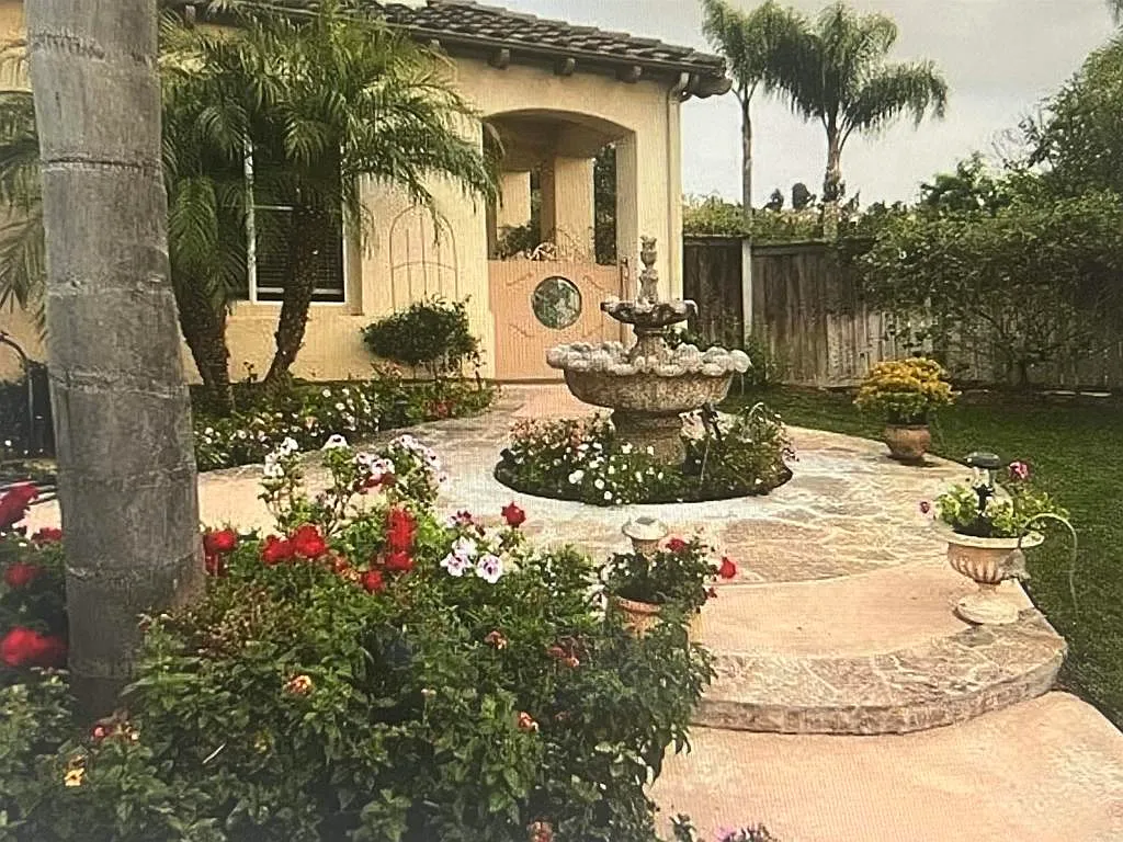 5 bed, 2797 sqft, $10,499 — Photo 1