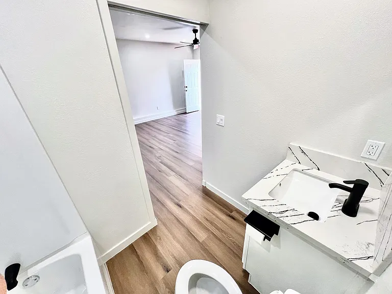 2450 Prospect Ave — Photo 3