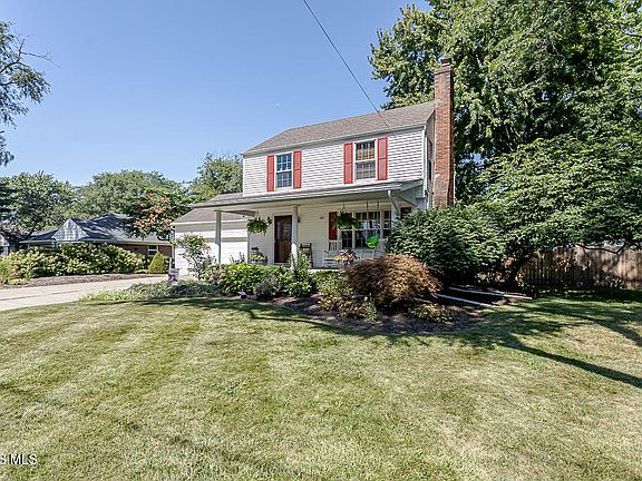 3rd image of 833 River Rd
