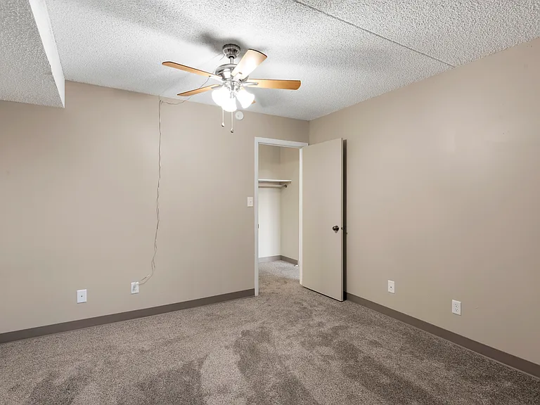 Oakwood Apartments — Photo 42