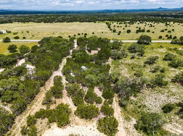 1535 FM 1283, Pipe Creek, TX 78063