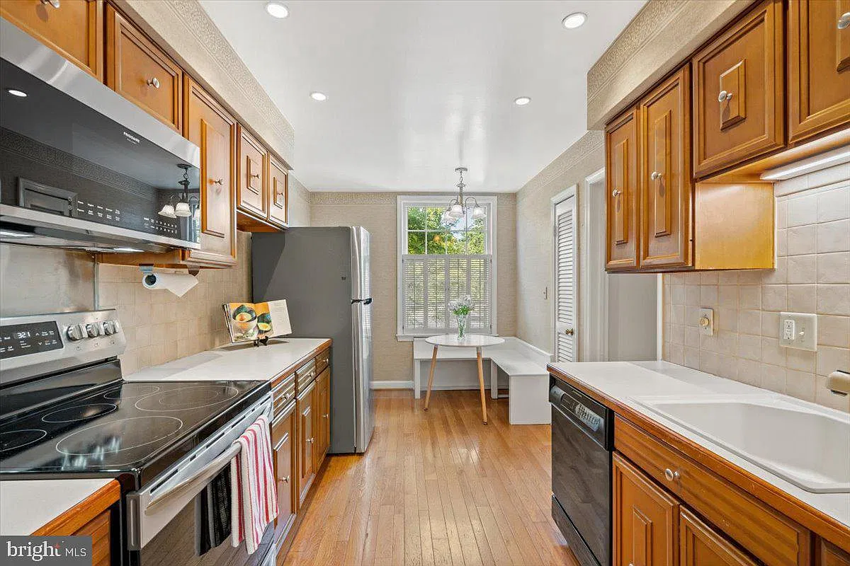 4 bed, 3.5 bath, 2205 sqft, $3,750 — Photo 4