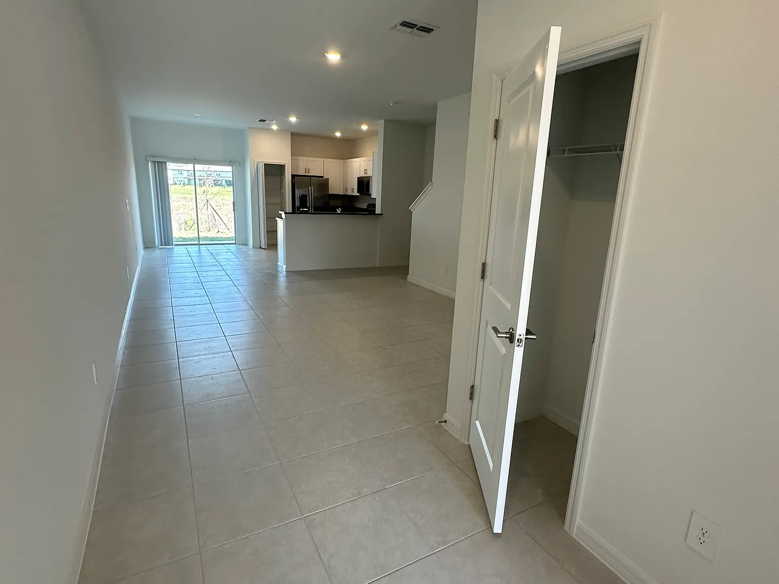 3 bed, 2.5 bath, 1634 sqft, $1,925 — Photo 3