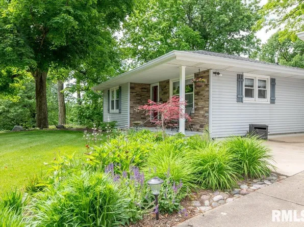 1701 Woodland Knolls Rd, Metamora, IL 61548