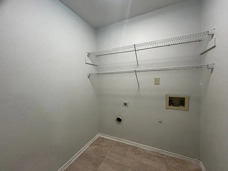 4205 Greencrest Dr — Photo 22