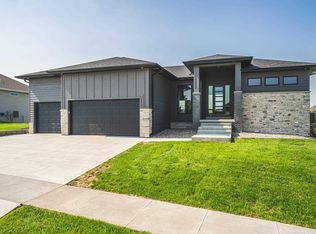 6330 Tiger Dr, Sioux City, IA 51106