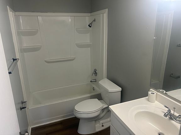 3rd image of 1679 Hamlet Dr #1679