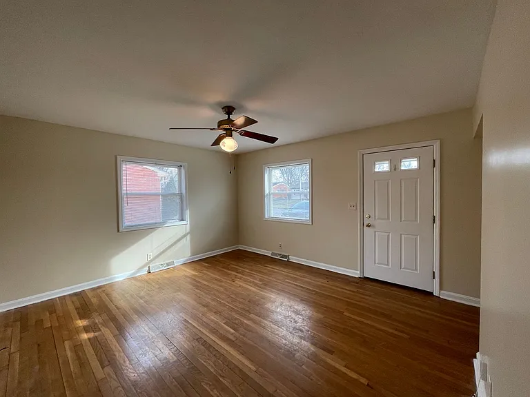 305 Harvard Dr — Photo 5
